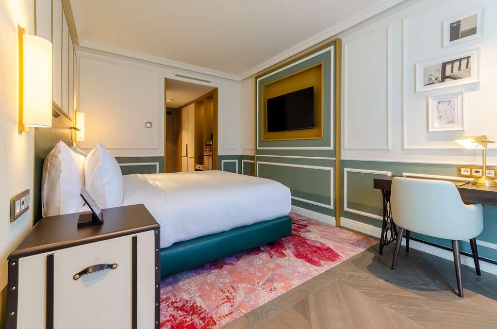 The Emerald House - Curio Collection By Hilton Lisboa