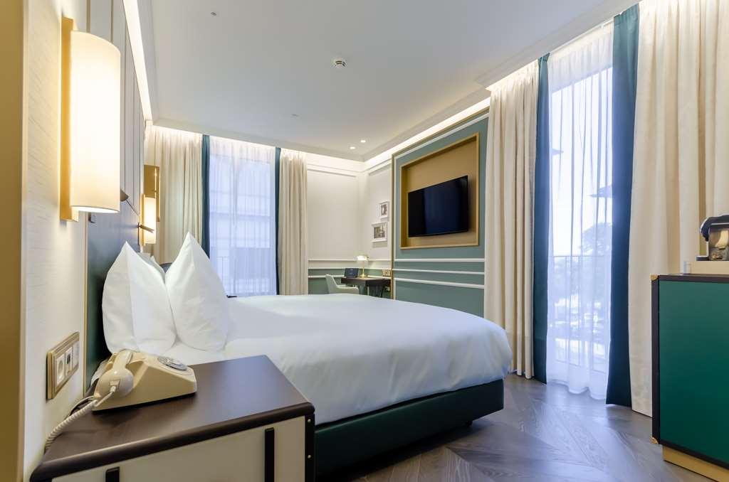 The Emerald House - Curio Collection By Hilton Lisboa
