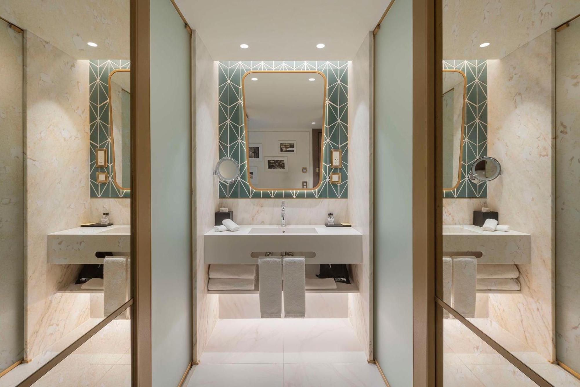 Hotel The Emerald House - Curio Collection By Hilton Lisboa