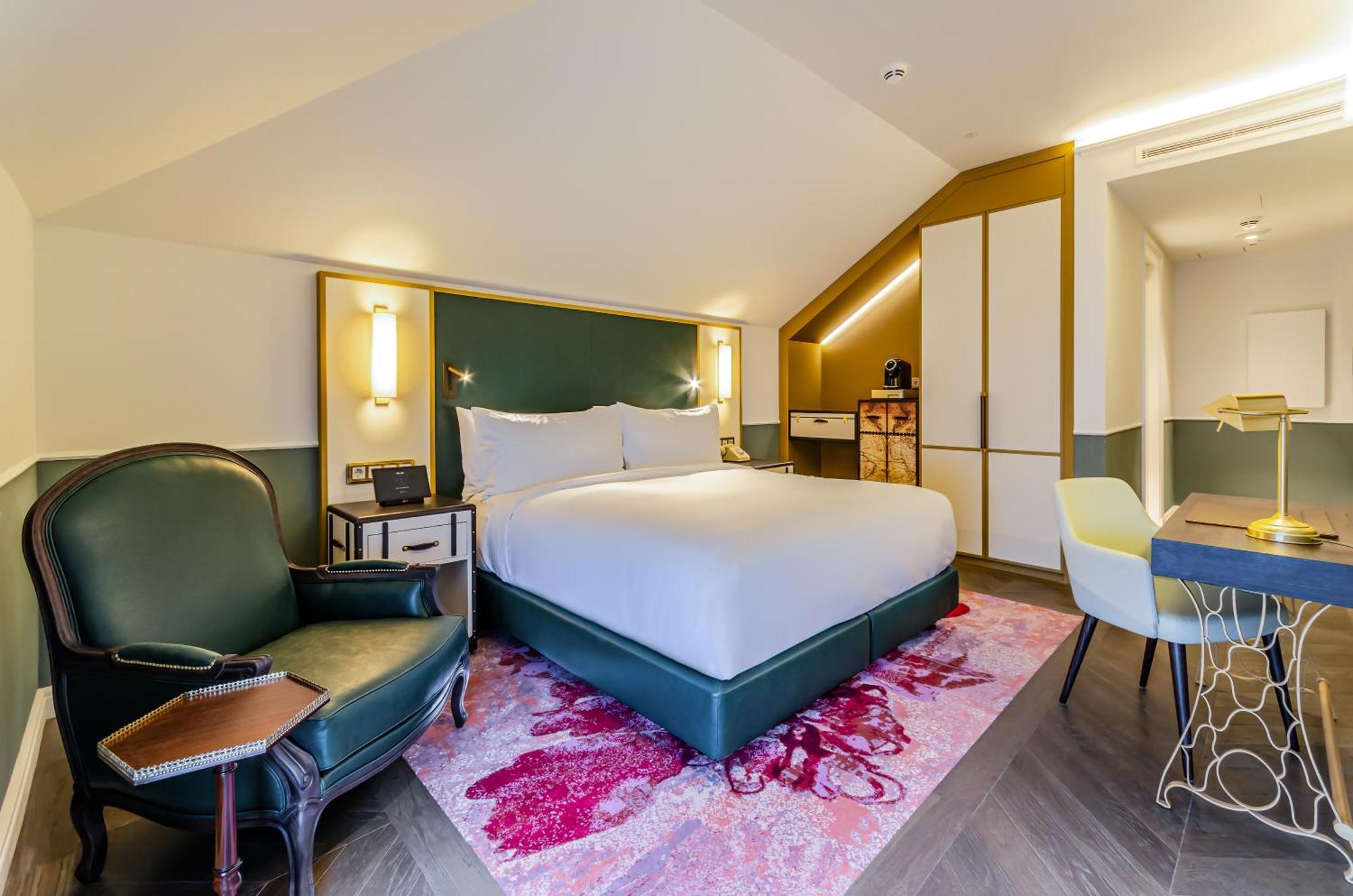 The Emerald House - Curio Collection By Hilton