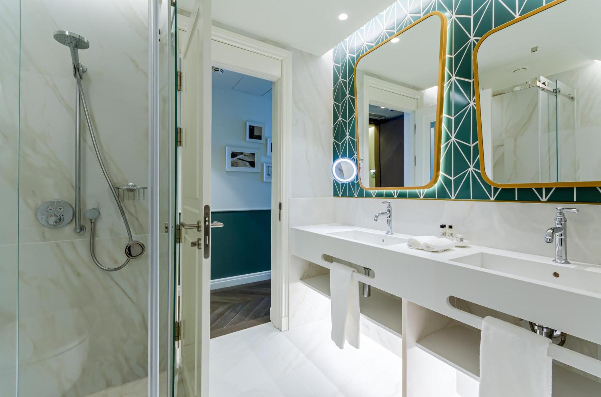 Hotel The Emerald House - Curio Collection By Hilton Lisboa